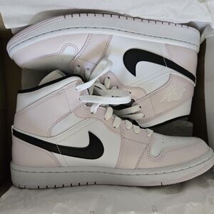 Nike Women's Black and Light Pink Sneakers